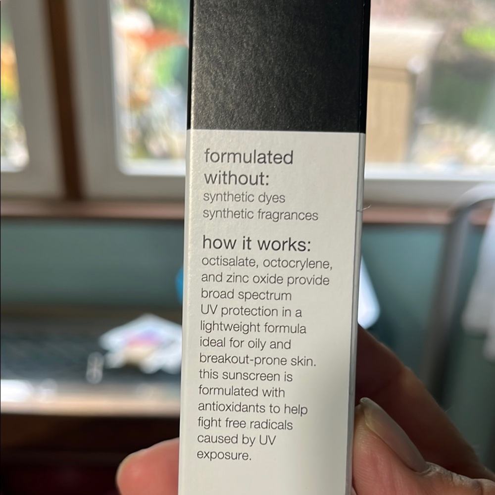 PCA Skin Weightless Protection SPF 45 - Picture 2 of 5